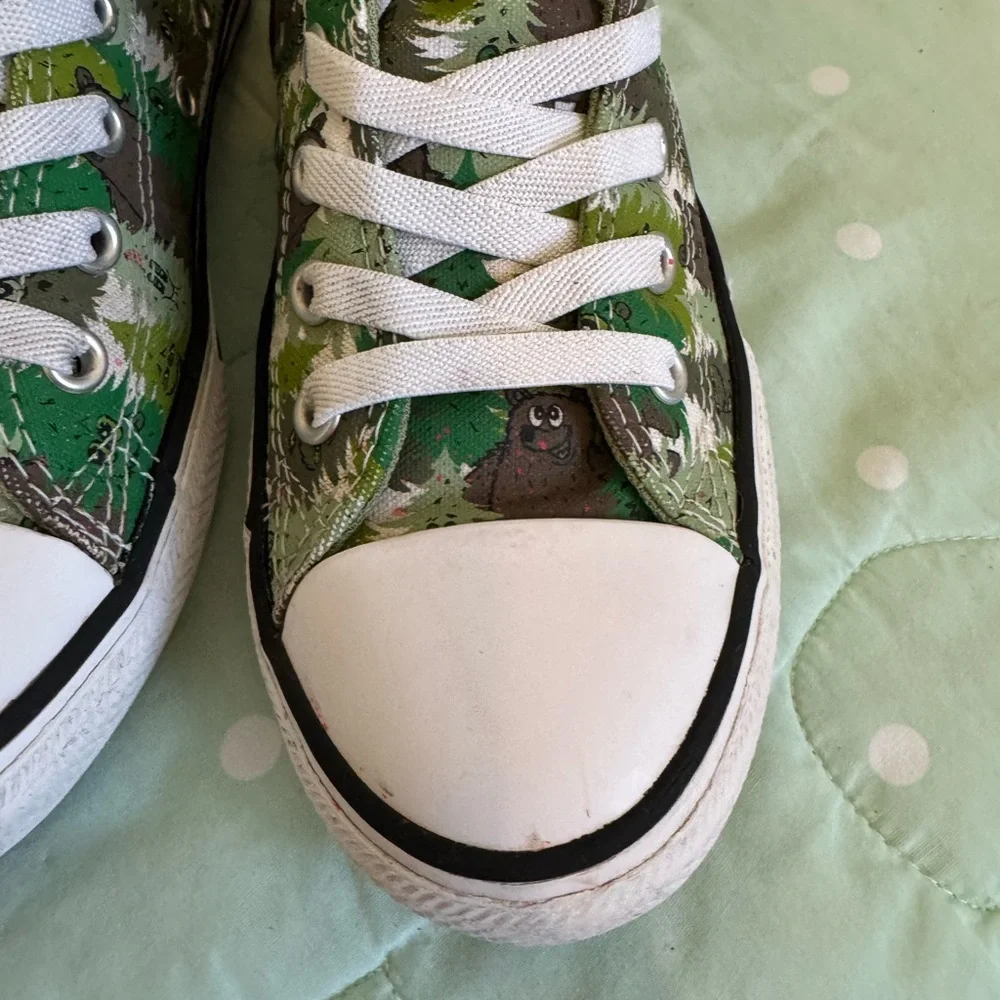 Converse Brown Bear and Trees Pattern Sneakers Kids size 3